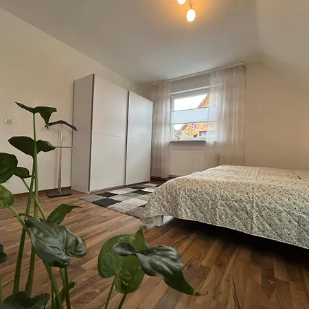 Apartment Balkon Grupe *